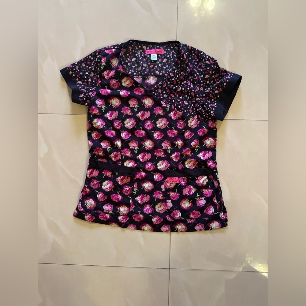 Betsey Johnson floral skull scrubs top sz XS medical pocket health - Picture 9 of 11